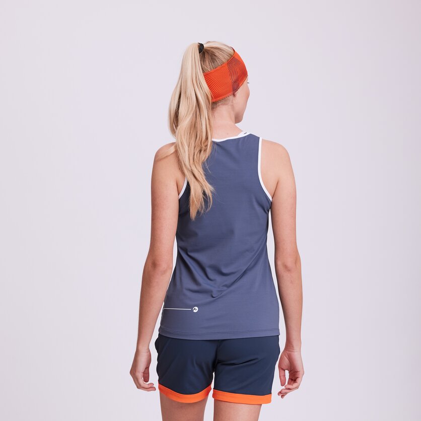 Martini Sportswear - MTN.LOVE - Tops in true navy - product.alttext.Rückansicht Model - Damen