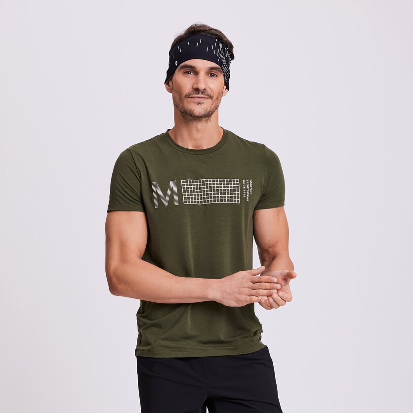 Martini Sportswear - MASTER - T-Shirts in black - vista frontale modello - Uomo