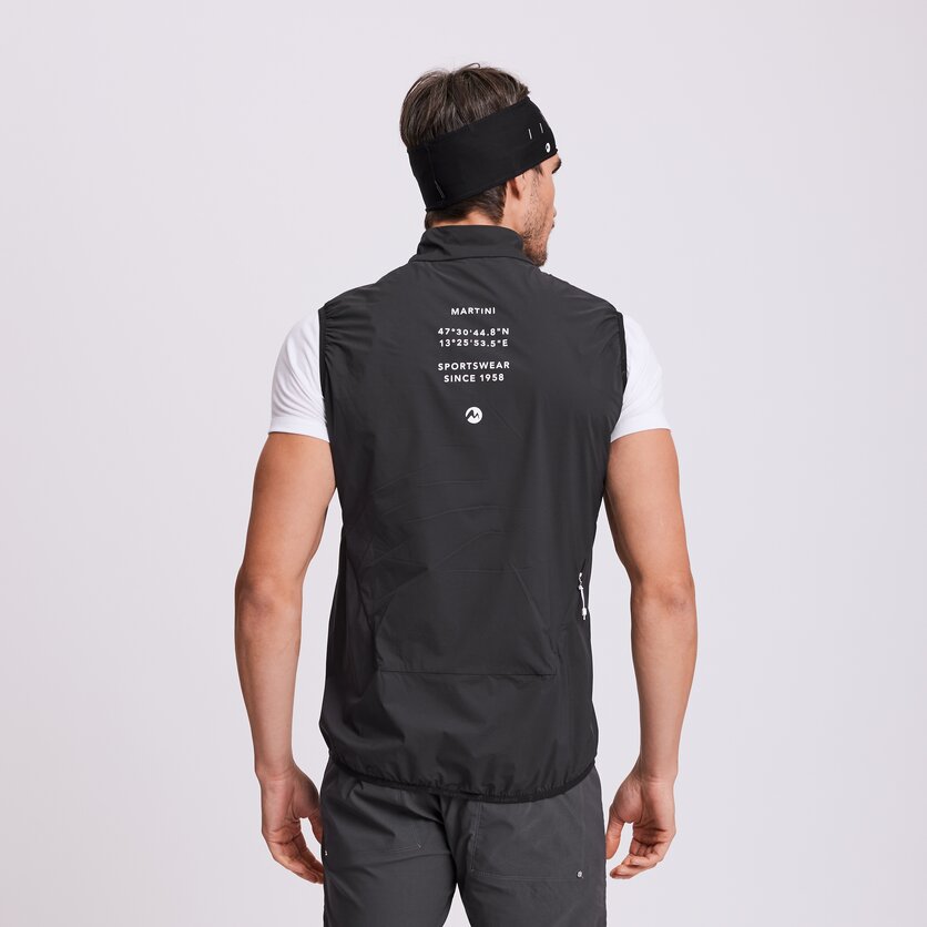 Martini Sportswear - BELLINO - Gilet in black - vista laterale modello - Uomo