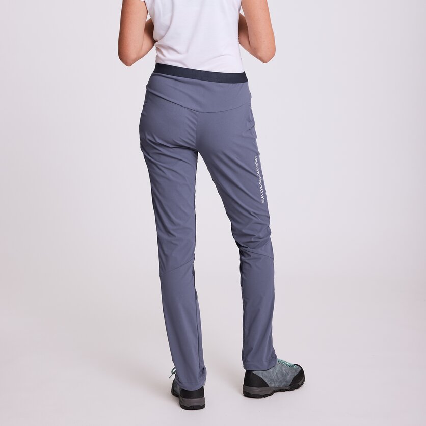 Martini Sportswear - MAGGIORE "L" - Pantaloni lunghi a taglio lungo in  - product.alttext.Rückansicht Model - Donna