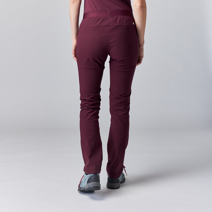 Martini Sportswear - HILLCLIMB Pants W - Long pants in true navy - product.alttext.Rückansicht Model - Women