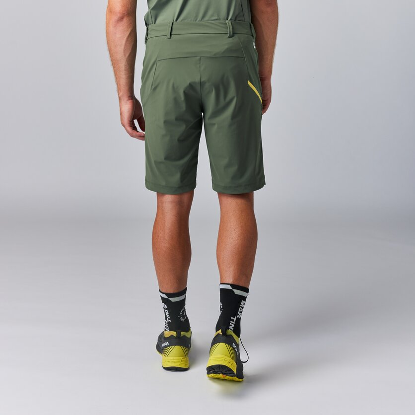 Martini Sportswear - HIGHVENTURE Shorts Dynamic M - Shorts in mosstone-greenery - vista laterale modello - Uomo