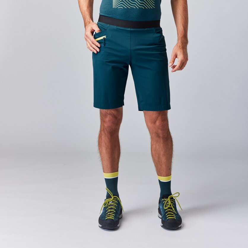 Martini Sportswear - ALPMATE Shorts Straight M - Shorts in  - product.alttext.Vorderansicht Model - Uomo