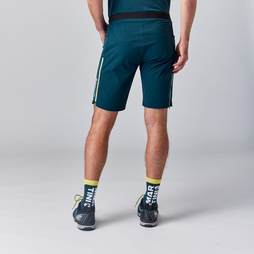 Martini Sportswear - ALPMATE Shorts Straight M - Shorts in  - product.alttext.Rückansicht Model - Uomo