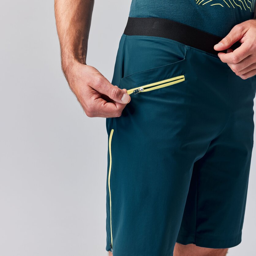 Martini Sportswear - ALPMATE Shorts Straight M - Shorts in  - product.alttext.Detail 2 - Uomo