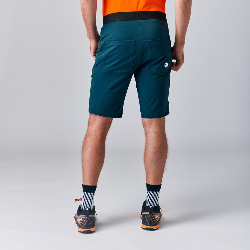 Martini Sportswear - ALPMATE Shorts Dynamic M - Shorts in  - product.alttext.Rückansicht Model - Uomo