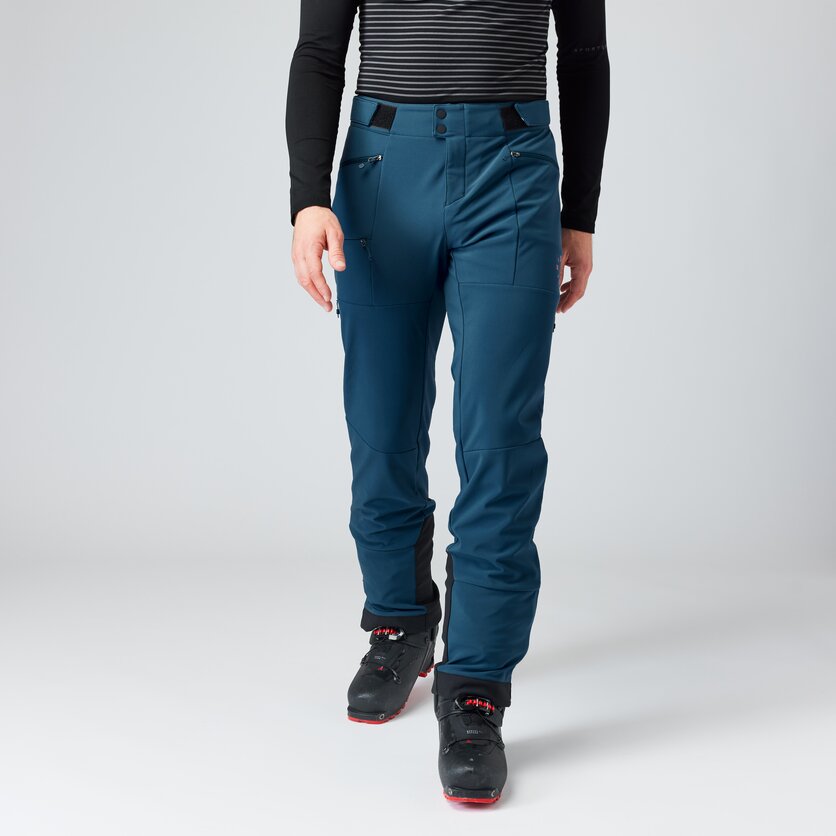 Martini Sportswear - MARMOTTA - Pantaloni lunghi in black - vista frontale modello - Uomo