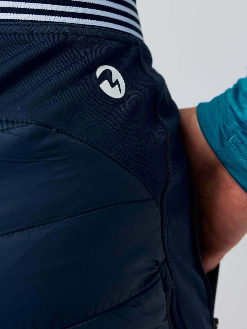 Martini Sportswear - WAY BACK - Insulated shorts in true navy - Detail 2 - Women