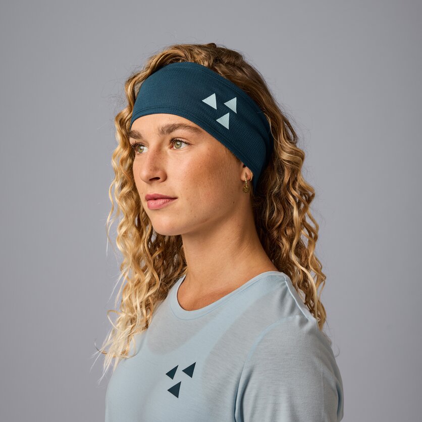 Martini Sportswear - Hillclimb Headband W - Stirnbänder in white-black - Vorderansicht Model - Damen