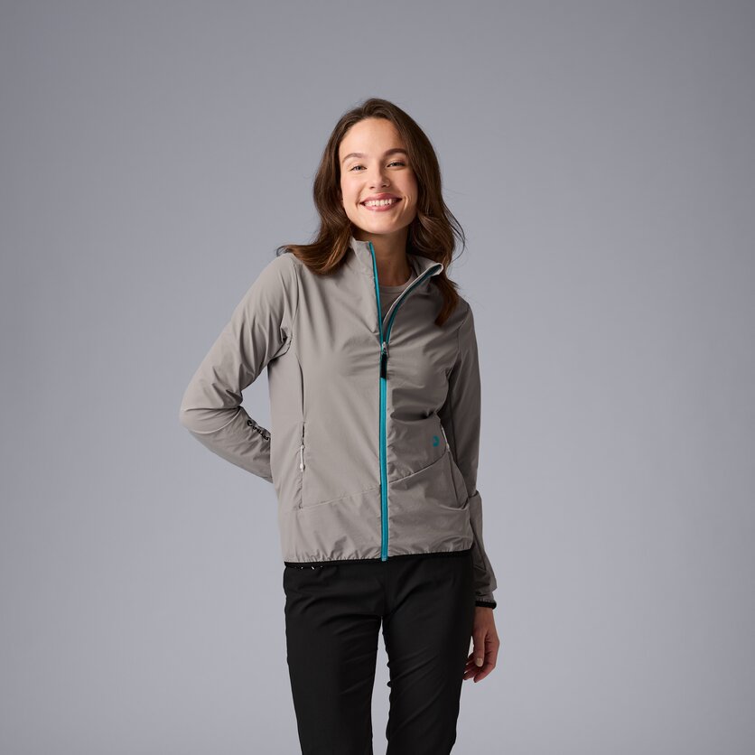 Martini Sportswear - Hillclimb Midlayer Jacket W - Strati intermedi in black - vista frontale modello - Donna