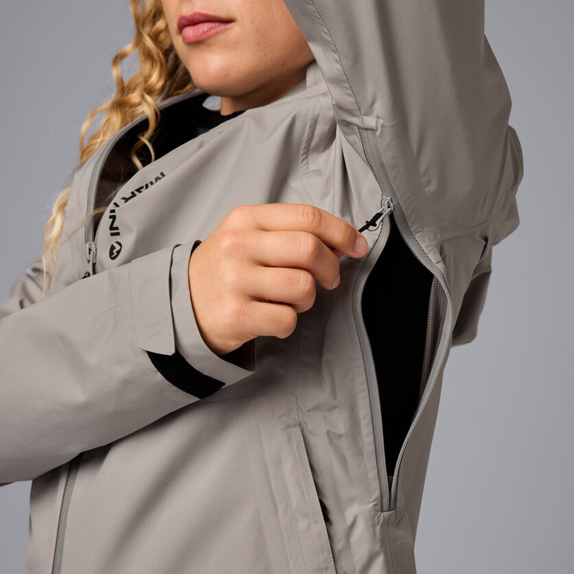 Martini Sportswear - Trektech 2.5L Jacket W - Hardshell jackets in black-white - Detail 5 - Women