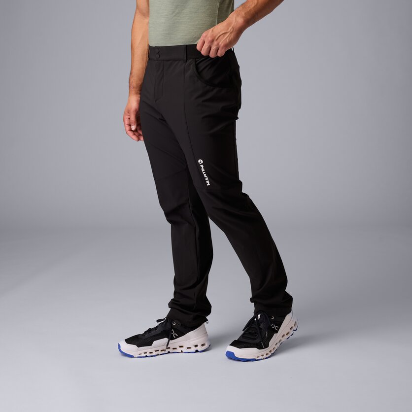 Martini Sportswear - Trektech Pants M - Pantaloni lunghi in black - vista frontale modello - Uomo