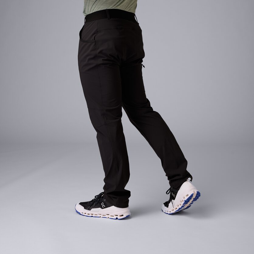 Martini Sportswear - Trektech Pants M - Pantaloni lunghi in black - vista laterale modello - Uomo