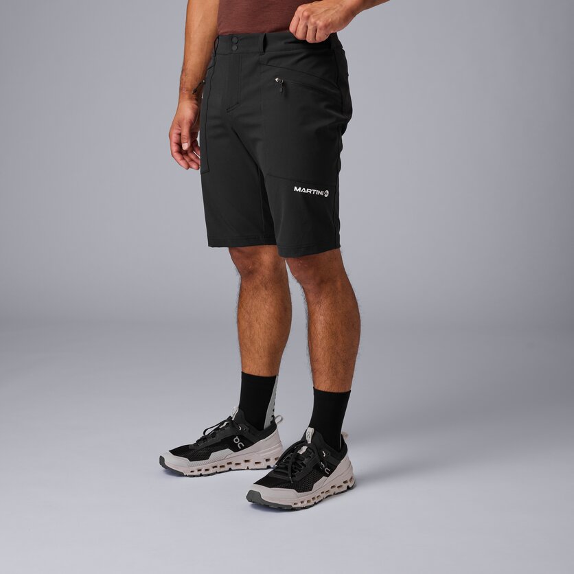 Martini Sportswear - Alpmate Shorts M - Shorts in black - vista frontale modello - Uomo