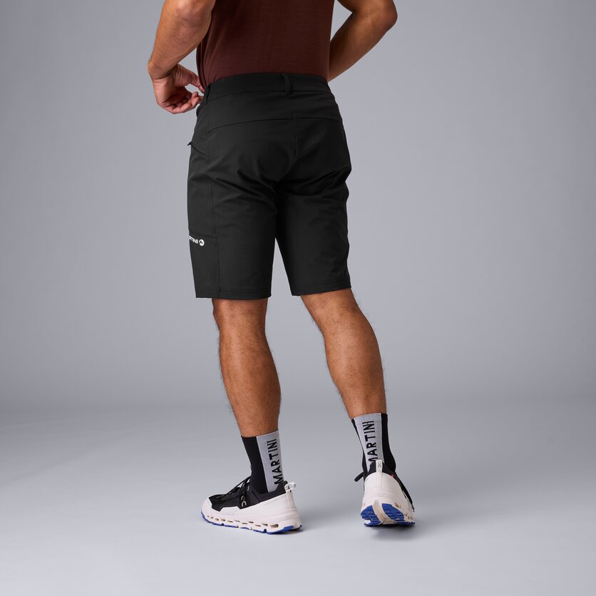 Martini Sportswear - Alpmate Shorts M - Shorts in black - vista laterale modello - Uomo