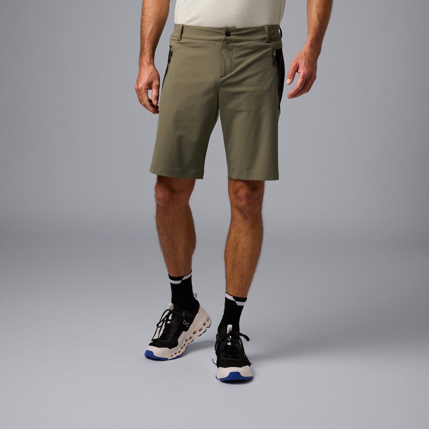 Martini Sportswear - Hillclimb Shorts M - Shorts in tendril-black - vista frontale modello - Uomo