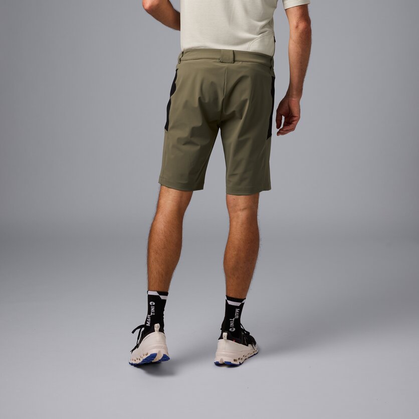 Martini Sportswear - Hillclimb Shorts M - Shorts in tendril-black - vista laterale modello - Uomo