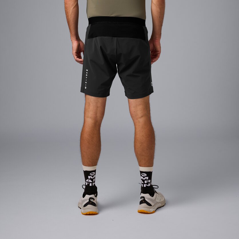 Martini Sportswear - Pacemaker Shorts M - Shorts in black - vista laterale modello - Uomo