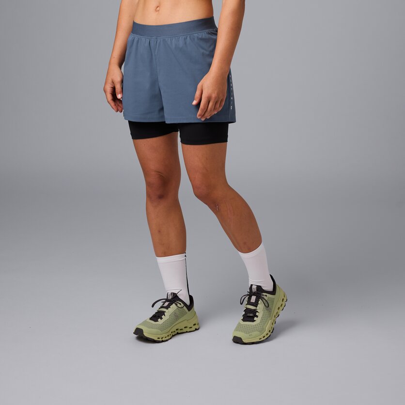 Martini Sportswear - Pacemaker 2In1 Shorts W - Shorts in black - vista frontale modello - Donna