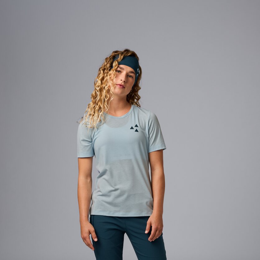 Martini Sportswear - Trektech Shirt W - T-Shirts in white - vista frontale modello - Donna